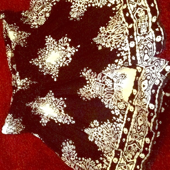 Patterned loose shorts