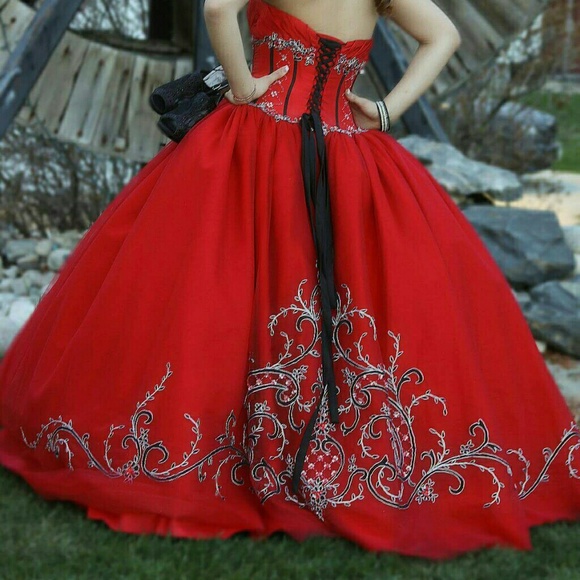 Sweet 16 or Prom Dress!! - Picture 2 of 4
