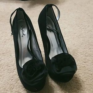 Suede Rose Peep Toe Shoes Size 7