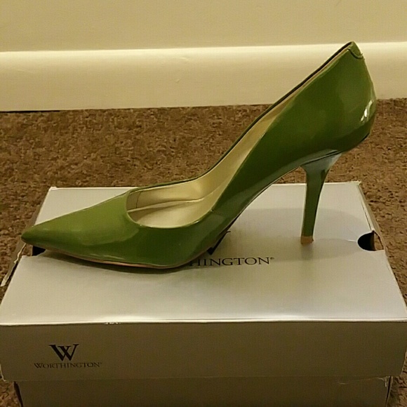 Cute pair of pumps. .. ...