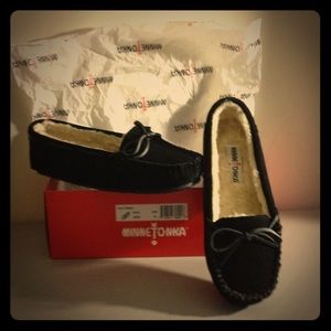 Black Minnetonka moccasins size 10 NWT.