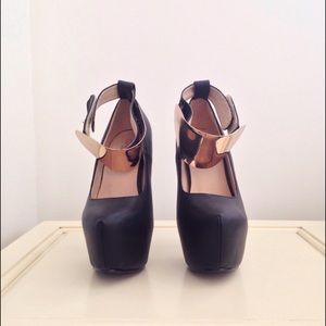 6in black and gold strapped high heels.