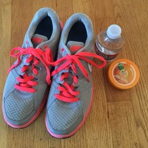 🎉REDUCED🎉Nike Shoes 8.5