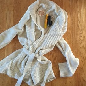 White & gold sweater NEW S