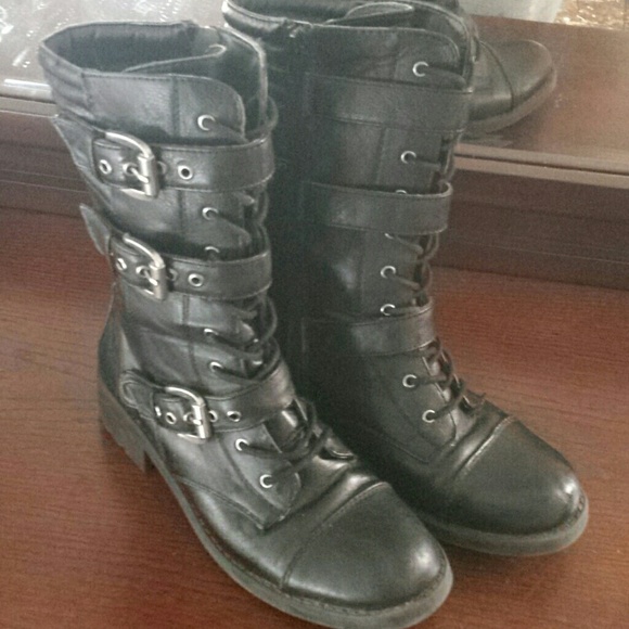 Very cute like new black boots size 8