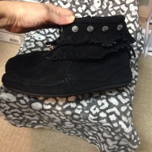 🌀SOLD🌀Black fringe Minnetonka