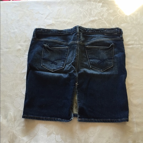 Ruehl No. 925 Fitted Denim Mini skirt With Slit - Picture 2 of 3