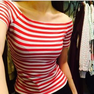 horizontal stripe shirt .