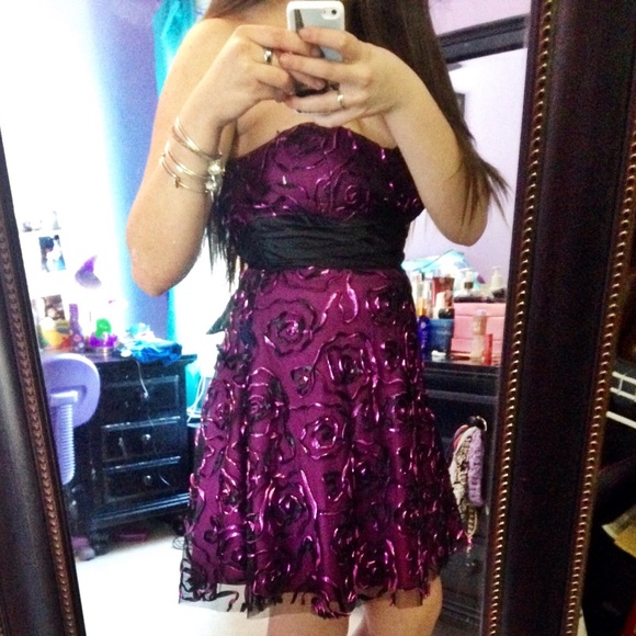 Short Dress - Picture 1 of 8