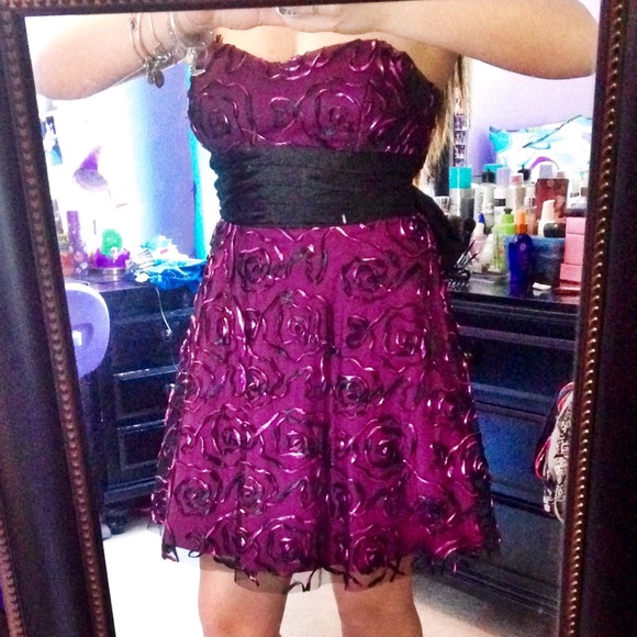 Short Dress - Picture 2 of 8