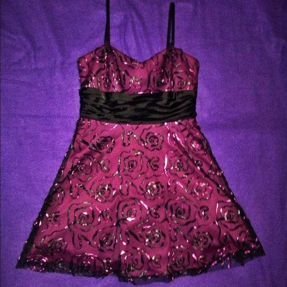 Short Dress - Picture 4 of 8