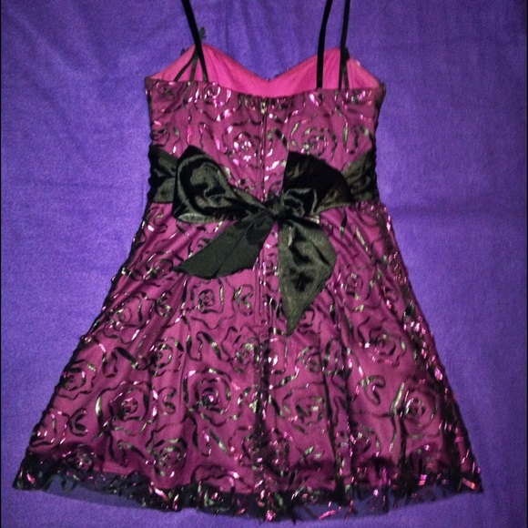 Short Dress - Picture 5 of 8