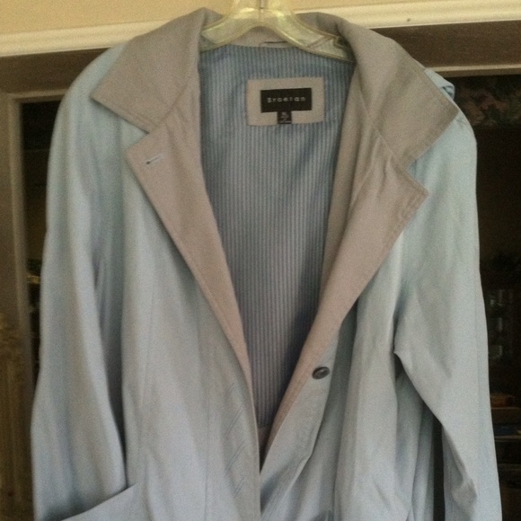 Braeton rain coat with removable hood