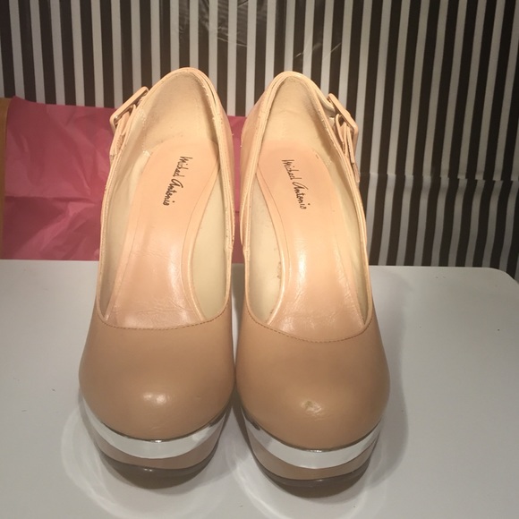 Nude pumps