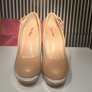 Nude pumps