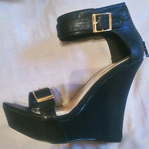 Spectra 2 double buckle strappy black wedge