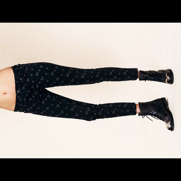 Free People ditsy floral ankle crop jeans - Picture 2 of 2