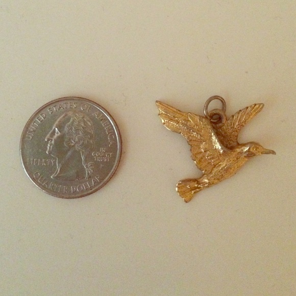 Vintage gold bird pendent 🕊