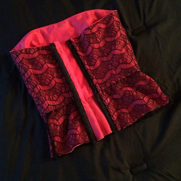 Corset style peplum top - Picture 4 of 4