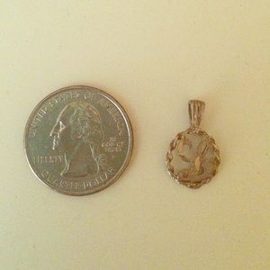 Vintage 'L' pendant ⭐️