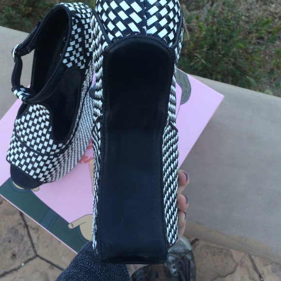 Jeffrey Campbell Urban Outfitters Night Walk Heel - Picture 4 of 4