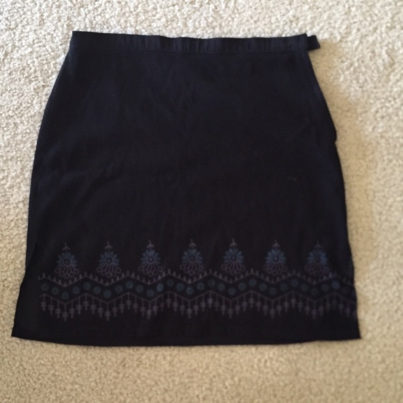 Boho-chic black skirt