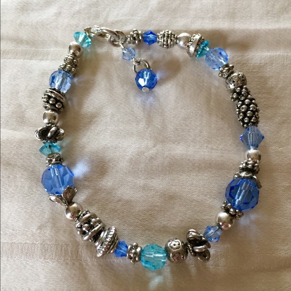 Glass, beaded bracelet with clasp (not stretch)