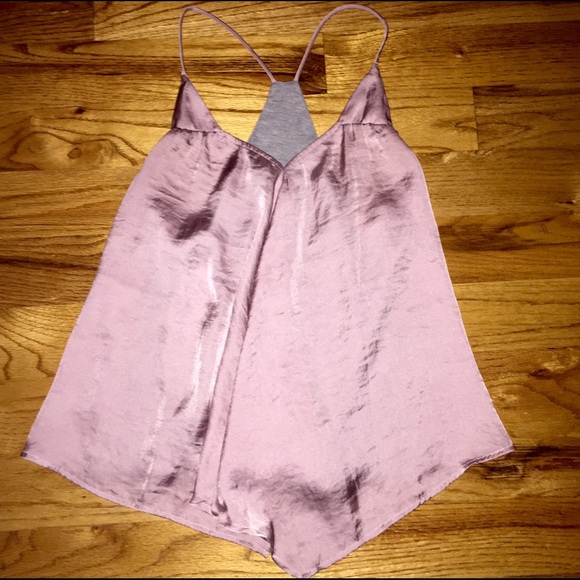 BUCKLE tank told