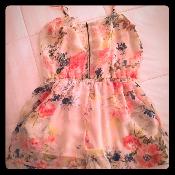 [SOLD] Delicate Floral Romper