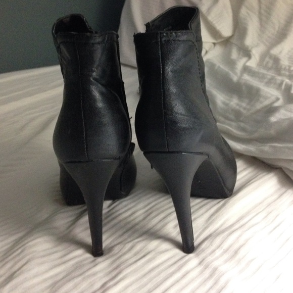 Shoes - Picture 3 of 4