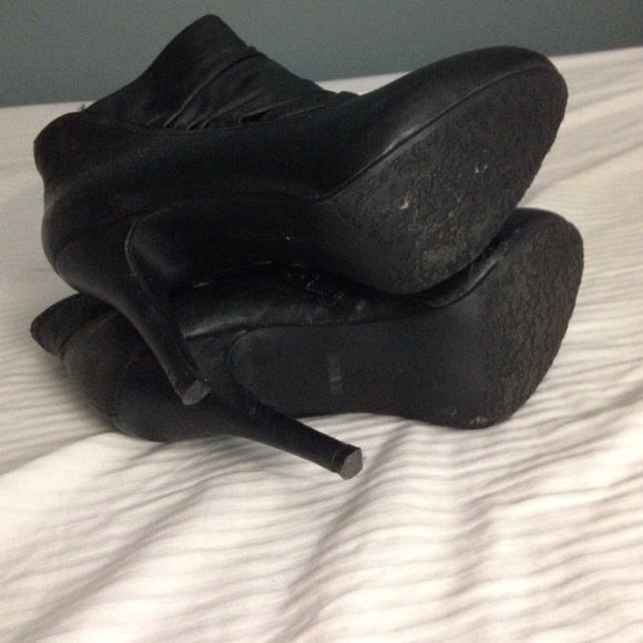 Shoes - Picture 4 of 4