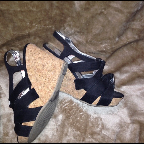 Steve Madden - Black canvas wedges