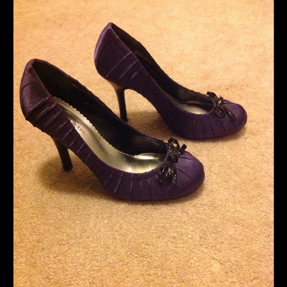 Purple Pumps w/ Black Bow 🎩