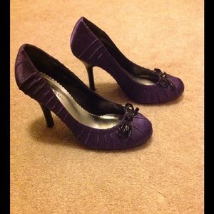 Purple Pumps w/ Black Bow 🎩