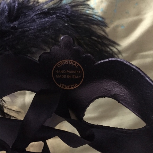 Face Mask Authentic - Picture 3 of 3