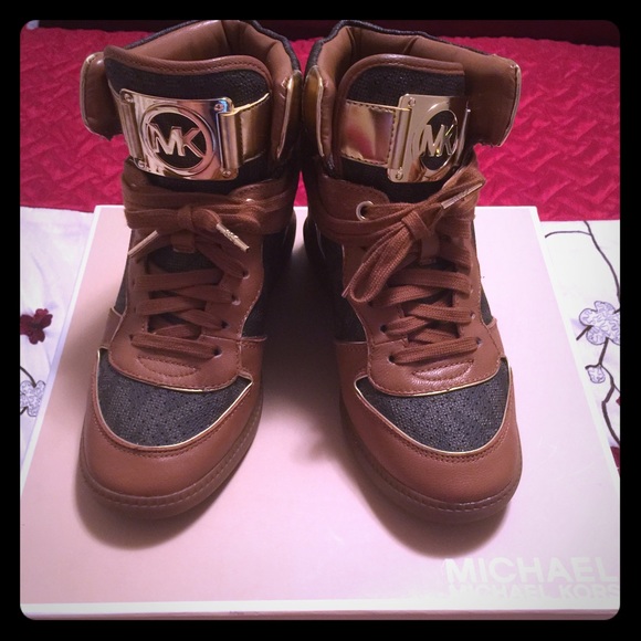 MK high wedge sneaker💗