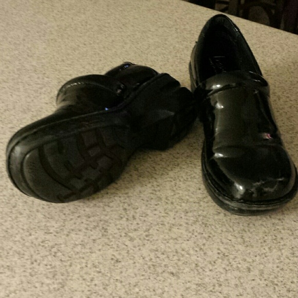 B.O.C. shiny black dansko syle shoes