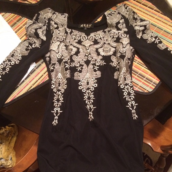 ๐ซSOLD๐ซ Embroidered black and gold dress - Picture 2 of 3