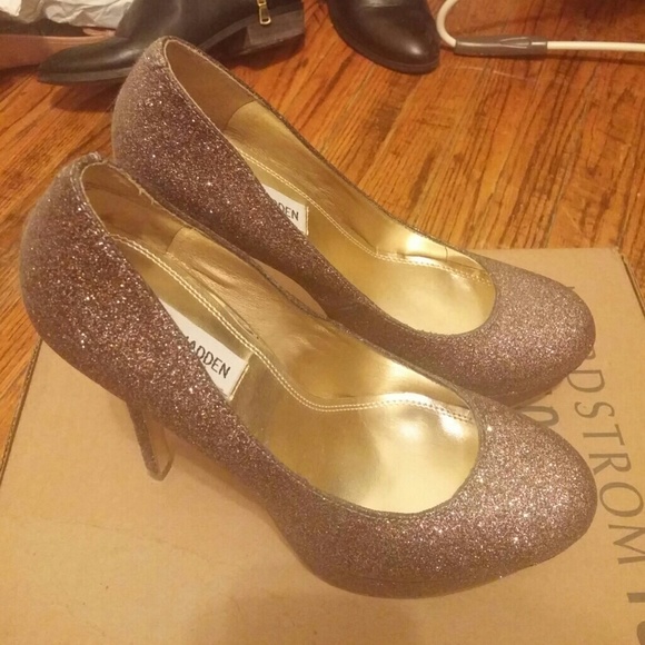 Steve Madden - Picture 2 of 3