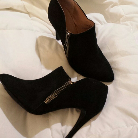 Black Mossimo booties