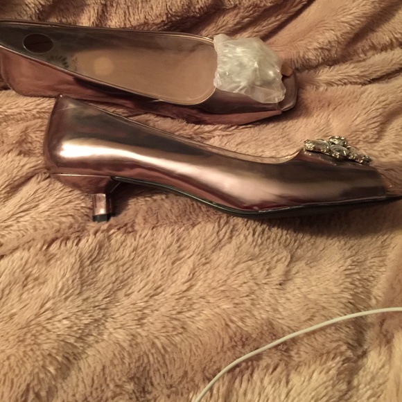 Yellow Box shoe - Picture 2 of 3