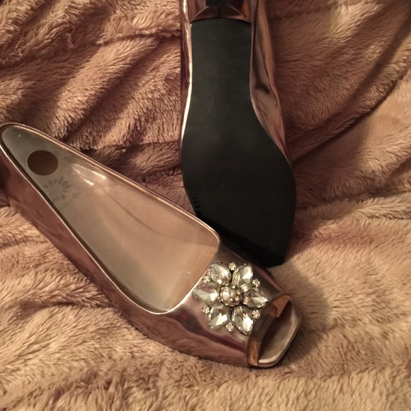 Yellow Box shoe - Picture 3 of 3