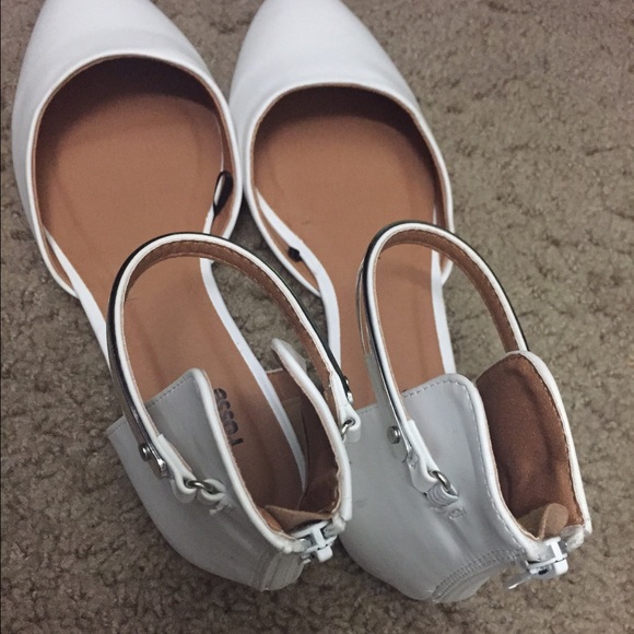 Flats - Picture 2 of 4