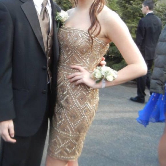 Adriana Papell Prom Dress :)