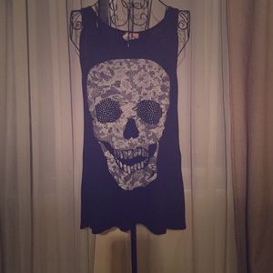 Black/ White skull top
