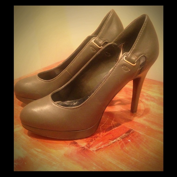 Olive Green Platform Pumps