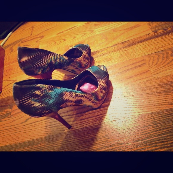 PEEP TOE HEELS - Picture 1 of 4