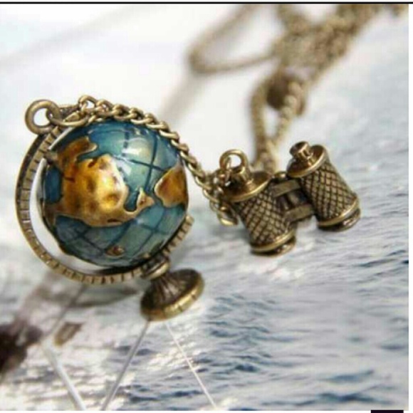 NWT...Vintage Globe pendant necklace