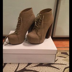 Similar to Jeffery Campbell lita