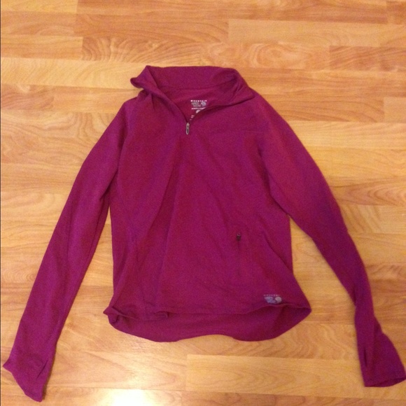 Mountain Hardware fitted half zip